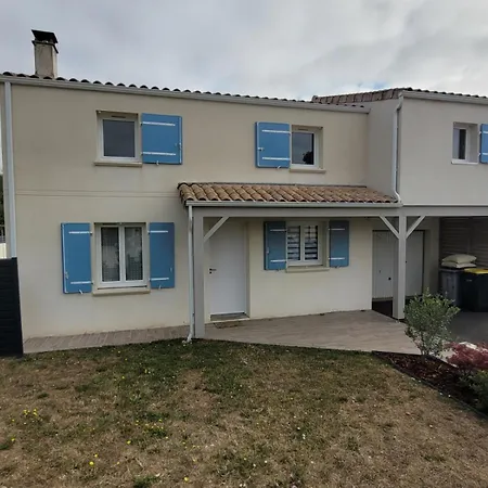 Villa Proche De La Rochelle Avec Piscine