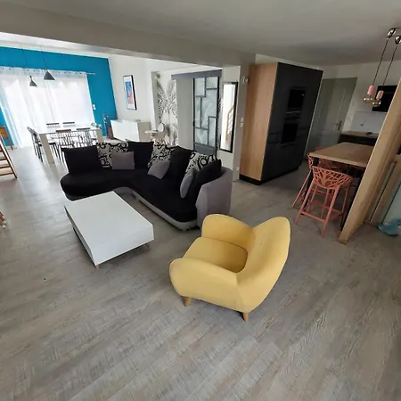Proche De La Rochelle Avec Piscine Villa